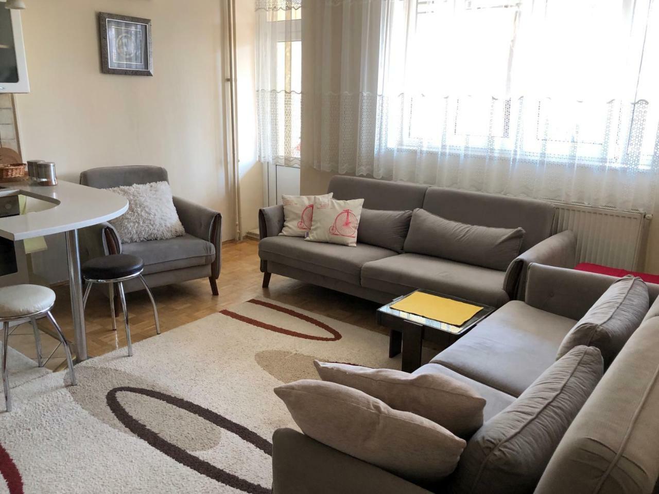 Ulpiana Apartment Pristina Exteriör bild